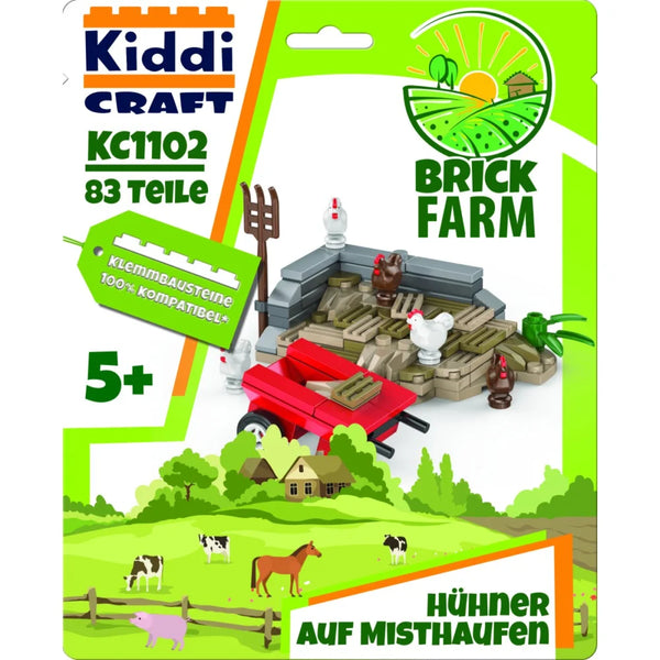 Misthaufen mit Hühnern